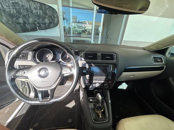 VOLKSWAGEN JETTA 2.0 TSI HIGHLINE 211CV GASOLINA 4P TIPTRONIC VOLKSWAGEN JETTA 2.0 TSI HIGHLINE 211CV GASOLINA 4P TIPTRONIC